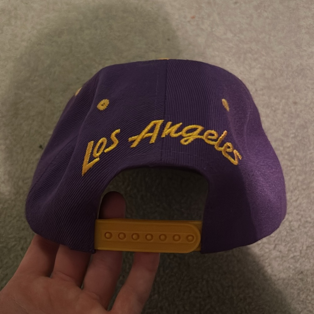LA hat - Picture 3 of 3